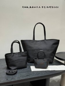 无盒 Size：上宽20*10.5Cm 迷你 上宽30*18Cm 中号 上宽50*32Cm 大号 Alexander Wang慵懒感十足的托特包， 亚历山大王这