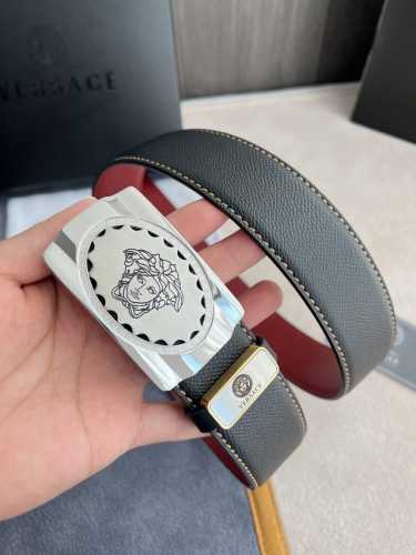 品名：Versace.范思哲原单腰带 皮带 型号：挂扣，经典人头纯钢材质扣头，头层牛皮，图片实物拍摄 材料：百分百头层牛皮，保证真皮。24K纯钢扣双面可用专柜同