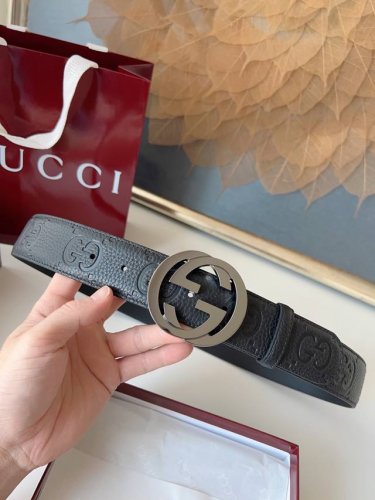 Gucci 经典全皮压花宽度4.0Cm 专柜新版Logo横标，原版进口南非皮底，精品双G钢扣 高端品质，不惧对比。