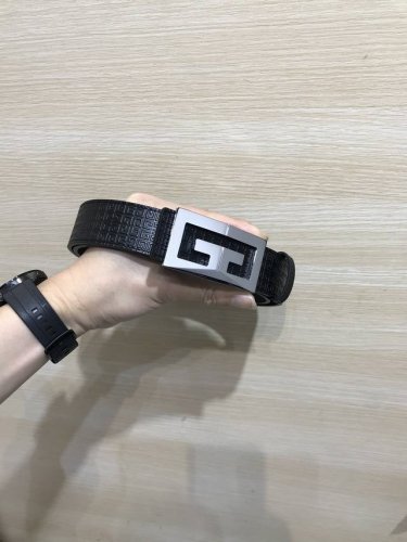 配送专柜包装 打孔针 宽35Mm，原单进口小牛皮 头层牛皮，搭配原单钌钯电镀Gg扣，手感.油边近乎完美，原产皮料定制，质感无可挑剔，出众的细节，高清实拍，货真价