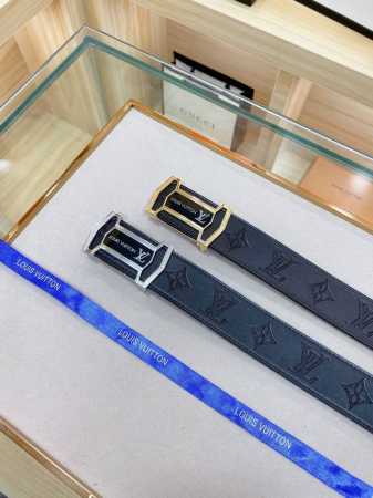路易威登为全球最大的高级时尚控股公司以传统手工设计和款式新颖誉满全球 此款采用头层牛皮 名师制作 随心驾驭[奸笑] 附带原版包装 宽度3.8 双面可用 - 点击图像关闭