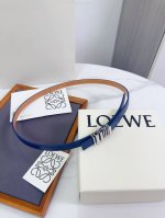 特 Loewe 罗意威专柜最新同款腰带 选用光滑牛皮革窄款腰带 配有Anagram Pebble针扣 卓越的工艺 个性的造型 精美的材质 宽 15Mm
