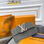 Lv Dimension 双面腰带将创意传承与华美街头风范共冶一炉，彰显创意总监 Pharrell Williams 的时尚远见。Monogram 帆布铺陈外层