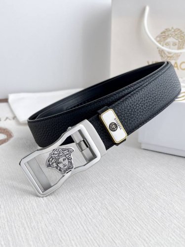 品名：范思哲.Versace.皮带腰带自动皮带 型号：自动带，纯钢材质经典人头自动扣，图片实物拍摄 腰带：百分百头层牛皮，自动带身，保证真皮。24K纯钢扣永不掉