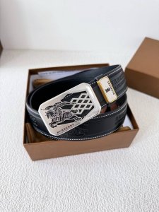 品名 巴宝莉.Burberry腰带 皮带 原单 型号 挂扣 经典纯钢材质挂扣 实物拍摄 头层牛皮 材料 百分百头层牛皮 保证真皮 双面可用专柜同等质量 经典双面