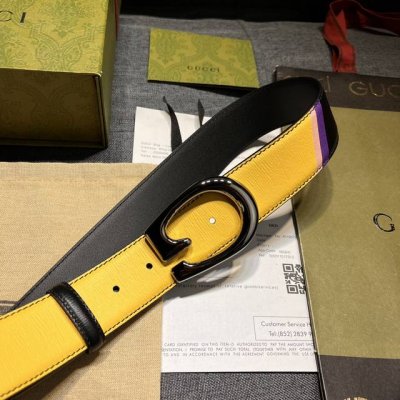 特 古奇，宽4.0Cm，进口小牛皮，新款 这款双色调男士腰带以现代风格手法混搭黑色和黄色皮革，并饰以低调的紫色和粉色条纹。闪亮金色调g搭扣展现整款设计的突出亮点