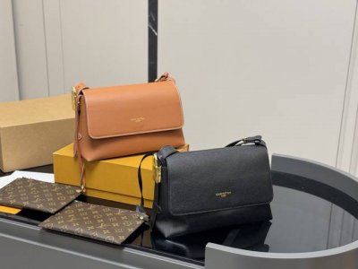 配折叠盒 Lv女士新款Lowkeybumbag 金属锁扣黑金腰包斜挎包腋下包 尺寸:27.18Cm