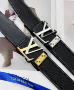 皮带：Lv..路易..威登顶级复刻. 腰带：原单品质百分百头层牛皮，保证真皮。双色间色扣工艺.真空电镀.永不掉色.24K纯钢扣头层小牛皮手掌纹双面可用专柜同等质