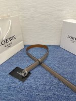 特 Loewe 罗意威 专柜最新同款腰带 选用光滑牛皮革腰带 饰以金属Loewe腰带扣五孔调节 卓越的工艺 个性的造型 精美的材质 宽:2．0宽