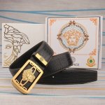 品名：Versace.范思哲 材质：原单牛皮腰带 百分百头层牛皮腰带保证真皮，24K纯钢扣，专柜原单品质、做工精细，时尚大牌，送人自用首选 包装： 请认准如图专