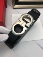 菲拉格慕：原单头层牛皮荔枝纹带身.内衬头层小牛皮底，正反两面可用，搭配原单扣，原产皮料定制，专柜宽度3.5