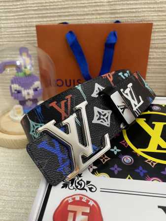 品名：Lv..路易..威登原单 材质：原单牛皮腰带 百分百头层牛皮腰带保证真皮，24K纯钢扣，专柜原单品质、做工精细，时尚大牌，送人自用首选 包装： 请认准如图 - 点击图像关闭