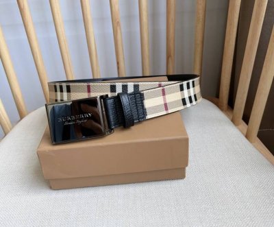 Burberry 巴宝莉专柜同步上新双面两用的意大利制腰带 精选London格纹 配有亮泽抢眼的专属标识造型搭扣 镌刻焕新的品牌微标 宽:3.5Cm 精致优雅