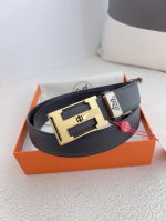 品名：爱马仕.Her..Mes自动扣皮带 腰带 型号：自动扣，纯钢材质经典自动扣，头层牛皮自动带身，内穿款 腰带：百分百头层牛皮，自动带身，保证真皮。24K纯钢