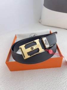 品名：爱马仕.Her..Mes自动扣皮带 腰带 型号：自动扣，纯钢材质经典自动扣，头层牛皮自动带身，内穿款 腰带：百分百头层牛皮，自动带身，保证真皮。24K纯钢