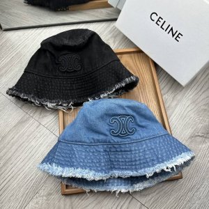特价 赛琳 高版本-提花里布 晕染牛仔刺绣渔夫帽 经典款式 牛仔颜色非常好搭配 不管是酷飒的风格还是温婉的长裙都非常合适 今年帽子第一流行趋势绝对是渔夫帽 今年