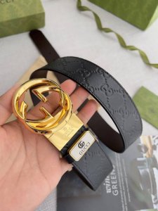 品名：古奇.Gu...Cci皮带 腰带 原单 型号： 双面头层牛皮，双面使用斜边旋转挂扣，实物拍摄 材料：头层牛皮，保证真皮。专柜同等质量， 双面可用旋转扣头，
