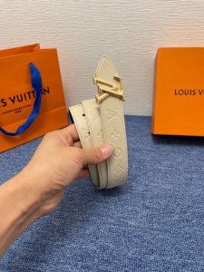 louis Vuitton 经典原单品质，经典印花搭配原版平纹底，原单精品挂扣，精工制作，细节看图，实物拍摄，高端奢华，宽度3．0Cm
