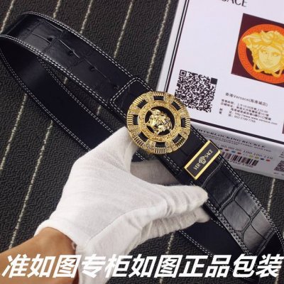 品名：范思哲.Ver Sace鳄鱼纹 型号：认准如图专柜包装，赠送打孔器 材料：百分百头层牛皮保证真皮。鳄鱼纹路美人头，24K钢扣，镶钻工艺专柜同等质量， 送人