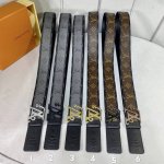 特 寬40Mm 男士全新風格頂級腰帶 寬度40毫米 純手工雙色調帆布拼接而成 原廠小牛皮底 雙面可用 搭配最新款掛件搭扣 低調奢華！