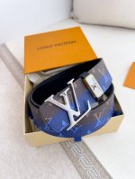 品名： Lv..路易..威登腰带皮带原单P200 型号：挂扣，经典纯钢材质挂扣，头层牛皮，图片实物拍摄 材料：头层牛皮，挂扣系列，纯钢材质扣头，钯镀电镀工艺永不