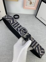 特 宽度4.0 Gucci 經典款G家花面带身头层皮底；搭配经典款旋转扣、採用精挑細選進口頂級牛皮，手感柔軟細膩！金白枪三色可选！