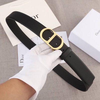 宽度3.5Cm Dior 迪奧 摔紋無線帶身 採用進口雙面頭層牛皮，手感細膩、配經典板扣 商務高端大氣上檔次！品質優良 做工精細；品質保證！帶身可裁剪