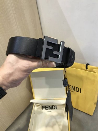 配送专柜包装 打孔针 特批P200 新款 Fd 宽38 Mm 支持Nfc 芯片扫描，标志造型皮带，原版枪拉丝色F铆钉扣，进口原版小牛皮制成，镀金表面金属制品，品