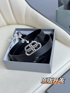 巴黎世家 Balenciaga 宽度2.5Cm 是法国的奢侈品牌，作为时尚界最具影响力品牌之一的地位。设计师源于：都市时尚潮流独特的设计风格，采用进口小牛皮制作