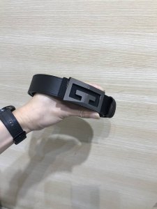 配送专柜包装 打孔针 宽35Mm，原单进口小牛皮 头层牛皮，搭配原单钌钯电镀Gg扣，手感.油边近乎完美，原产皮料定制，质感无可挑剔，出众的细节，高清实拍，货真价