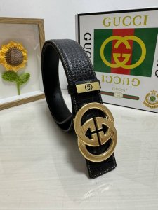 品名：古奇.Gu...Ci 原单 材质：原单牛皮腰带 专柜原单品质、做工精细，时尚大牌，送人自用首选 包装： 请认准如图专柜包装赠送打孔器手提袋