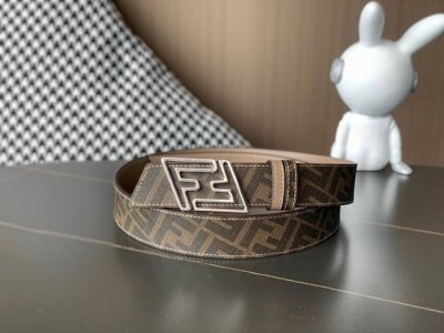 特 FENDI 芬迪 家族迎来新一季男士全新作品 宽度3.5cm 采用进口意大利小牛皮 FF图案标志双面使用 搭配双F按钉搭扣