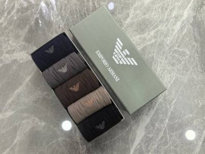 配专柜包装 DDD 阿玛尼 新款羊绒刺绣中长款堆堆袜袜子！一盒五双，专柜同步筒袜袜子，大牌出街，潮人必备超好搭 DDD