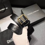 Dg，宽3.5Cm Dolce&Gabbana 全新小牛皮腰带，干练摩登配饰，缀以缎纹金色电镀金属细节。 小牛皮腰带，缀以缎纹金色电镀金属细节：