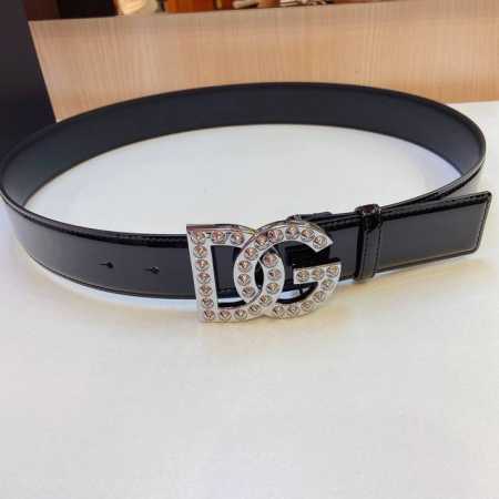 D&G 杜嘉 班纳亮泽小牛皮腰带，缀以电镀金属 Dg 徽标铆钉搭扣。精品宽度4.0Cm - 点击图像关闭