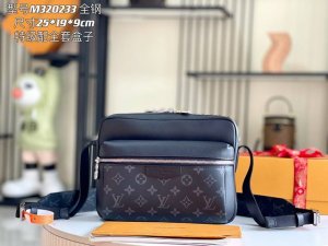 特级配全套包装 变码芯片 特级全钢五金 原厂皮 M30233 黑花 皮料是意大利A级皮料是在于品质、五金、面料、手工、油边、A级出品、图片跟产品一致丶配全套包装