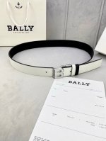 特 3.5Cm Bally 巴利双色手掌纹头层小牛皮 两面可用，配有金银字母扣头该皮带可调节，且能根据需要剪裁质量保证达到修身效果