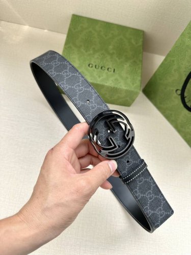 宽度3.8Cm Gucci Gg Supreme帆布腰带，饰以互扣式双 G 带扣。腰带为意大利尺寸， 黑色 蓝色 米色 乌木色 Gg Supreme帆布，采用环