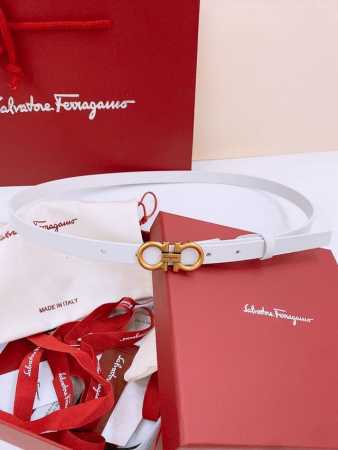 Ferragamo # 经典Gancio皮带 女士光滑小牛皮平纹面，质感十足 独特复古风格 复古链五金搭配 1.5Cm - 点击图像关闭