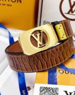 皮带：Lv..路易..威登顶级原单复刻. 腰带：百分百头层牛皮，保证真皮。雕花镂空设计24K纯钢扣.永不掉色进口原厂鳄鱼皮纹路.纯手工双线缝制工艺双面两用专柜同