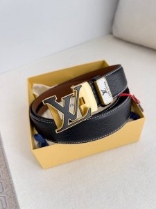 品名：Lv..路易..威登 腰带原单自动带 皮带 型号：自动扣，纯钢材质自动扣，头层牛皮自动带身，实物拍摄材料：百分百头层牛皮，保证真皮。24K纯钢扣，永不掉色