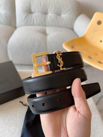 Saint Laurent 圣罗兰 女士腰带； 原版开模 为此凸显效果；产品每个细节都严格要求。进口小牛皮 配以Cassandre 标识腰带环。亮面金银五金可选 - 点击图像关闭