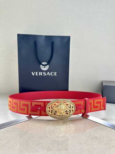 带宽3.8Cm Versace范思哲此款缎带腰带风格十分休闲，饰有标志性希腊回纹图案，可搭配休闲单品或高腰正装。 闭合式佩戴 希腊回纹图案 材质：100%聚酯纤