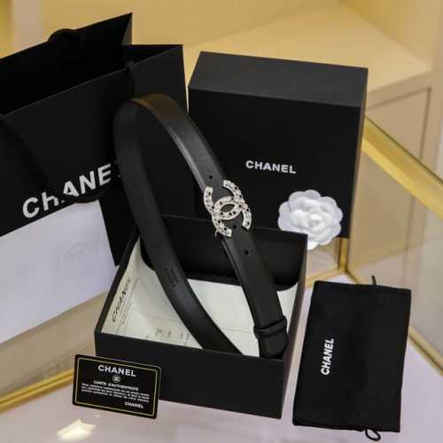 chanel 24S Cc 珍珠 水钻 白 与 黑 字母 Logo搭扣 黄铜金属小牛皮腰带 手感柔软 细腻 3.0Cm 码数75- -
