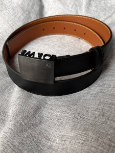 特 Loewe 罗意威 专柜新款 男款休闲腰带 宽3.5Cm 光滑小牛皮 饰有Loewe金属饰牌搭扣