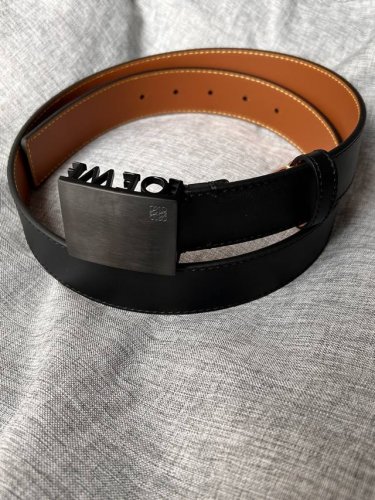 特 Loewe 罗意威 专柜新款 男款休闲腰带 宽3.5Cm 光滑小牛皮 饰有Loewe金属饰牌搭扣