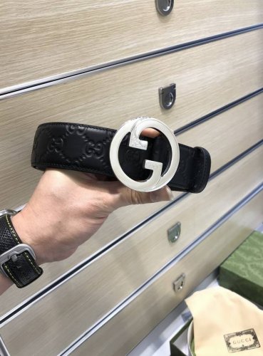 配送专柜包装 打孔针 特 特 宽38Mm， 原单进口双面头层小牛皮，搭配原单钌钯电镀双G花纹钢扣，手感.油边近乎完美，原产皮料定制，质感无可挑剔，出众的细节，高