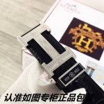 品名：爱玛仕.Her..Mes鳄鱼骨纹 型号：认准如图专柜包装，赠送打孔器 材料：百分百头层牛皮皮带，24K纯钢扣，永不掉色保证真皮鳄鱼骨纹路。