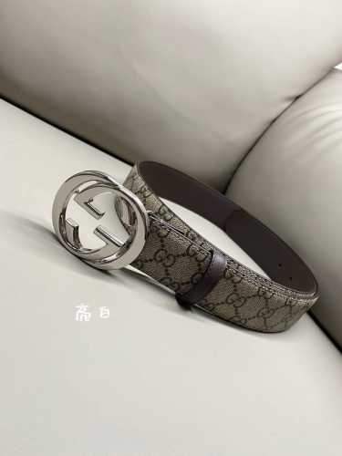 古驰 4.0Cm Gg 新款Supreme帆布是品牌的一款代表性面料，其灵感源自30年代的典藏设计。互扣式双G以钯金色调配件亮眼呈现，致敬品牌悠久传承。