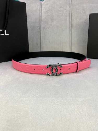 宽度3.0Cm Chanel 香奈儿 此经典两面平纹皮搭配面压品牌Logo、给造型增添几分气质，金 银色花纹金属精品钢扣。